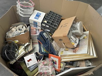 Pallet met inhoud diverse consumenten goederen - afbeelding 4 van  7