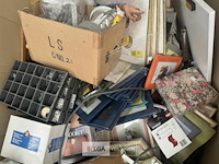 Pallet met inhoud diverse consumenten goederen - afbeelding 6 van  7