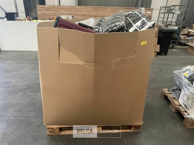 Pallet met inhoud diverse consumenten goederen - afbeelding 2 van  6