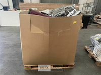 Pallet met inhoud diverse consumenten goederen - afbeelding 2 van  6