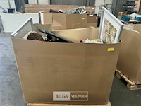 Pallet met inhoud diverse consumenten goederen