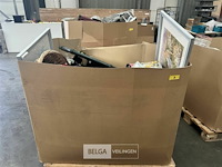 Pallet met inhoud diverse consumenten goederen - afbeelding 2 van  7