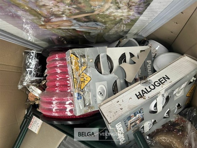 Pallet met inhoud diverse consumenten goederen - afbeelding 3 van  7