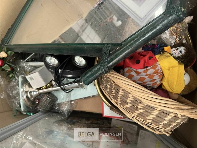 Pallet met inhoud diverse consumenten goederen - afbeelding 5 van  7