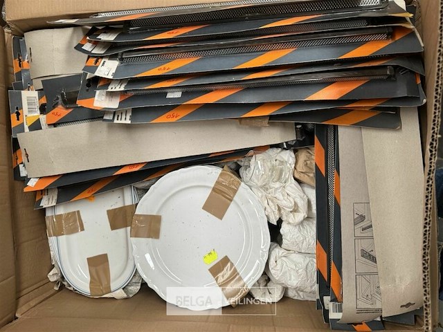 Pallet met inhoud diverse consumenten goederen - afbeelding 5 van  7