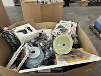 Pallet met inhoud diverse consumenten goederen - afbeelding 3 van  5