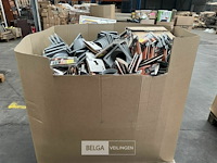 Pallet met inhoud diverse consumenten goederen