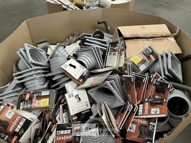 Pallet met inhoud diverse consumenten goederen - afbeelding 3 van  4