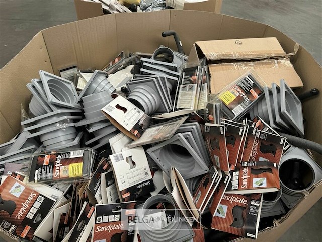 Pallet met inhoud diverse consumenten goederen - afbeelding 4 van  4