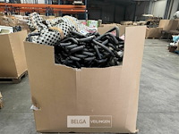 Pallet met inhoud diverse consumenten goederen - afbeelding 2 van  7