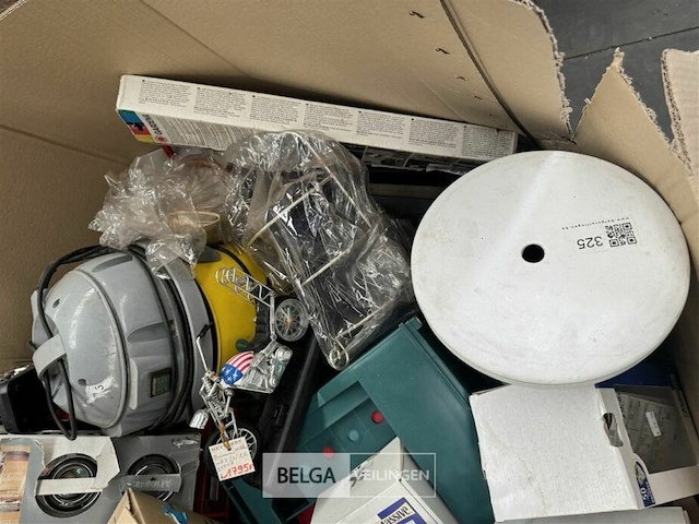 Pallet met inhoud diverse consumenten goederen - afbeelding 5 van  8