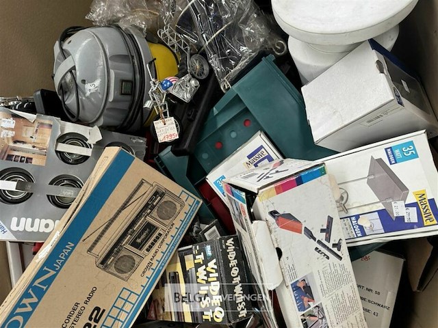 Pallet met inhoud diverse consumenten goederen - afbeelding 6 van  8
