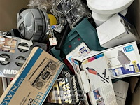 Pallet met inhoud diverse consumenten goederen - afbeelding 6 van  8