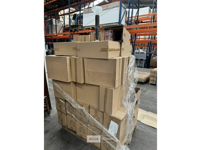 Pallet met inhoud diverse decoratie - afbeelding 2 van  5