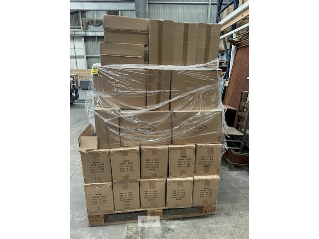 Pallet met inhoud diverse decoratie - afbeelding 5 van  5