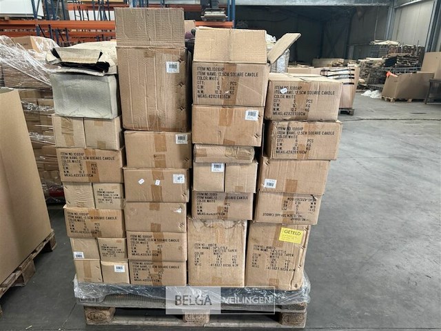 Pallet met inhoud diverse soorten en modellen kaarsen - afbeelding 5 van  12