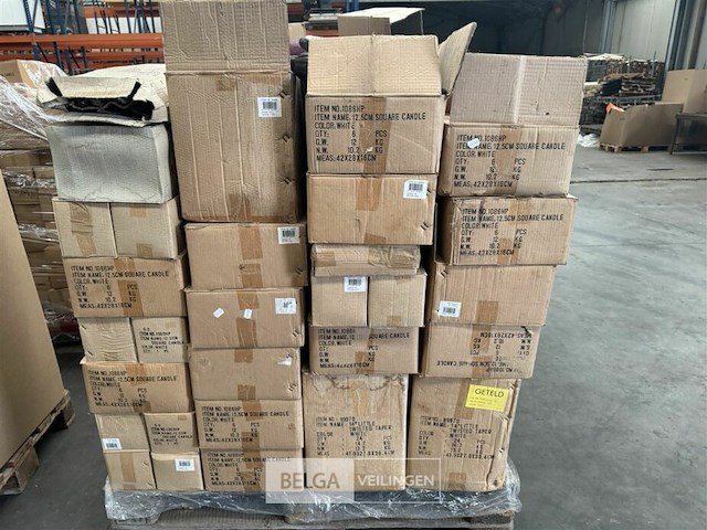Pallet met inhoud diverse soorten en modellen kaarsen - afbeelding 6 van  12