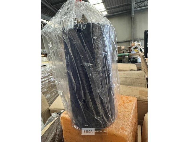 Pallet met inhoud diverse soorten en modellen kaarsen - afbeelding 9 van  12