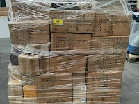 Pallet met inhoud diverse soorten en modellen kaarsen - afbeelding 2 van  7