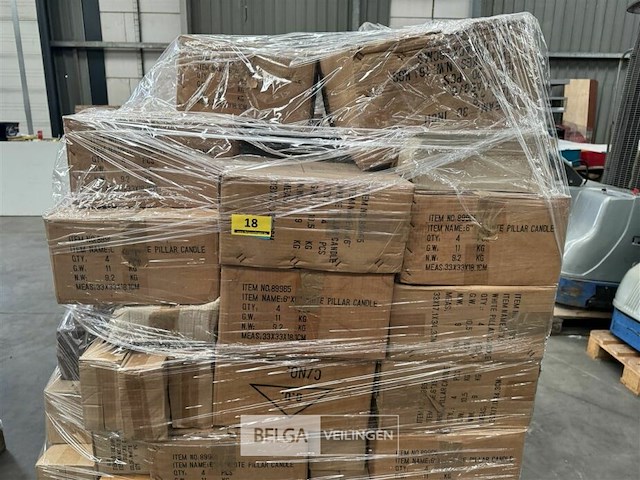 Pallet met inhoud diverse soorten en modellen kaarsen - afbeelding 4 van  7