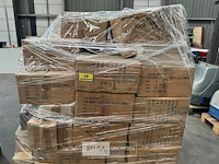Pallet met inhoud diverse soorten en modellen kaarsen - afbeelding 4 van  7
