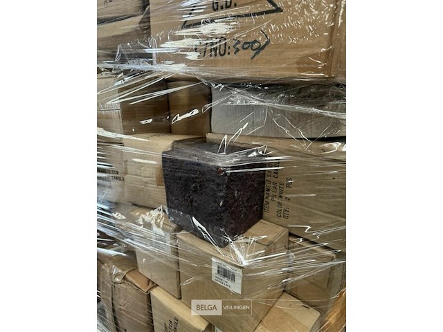 Pallet met inhoud diverse soorten en modellen kaarsen - afbeelding 5 van  7