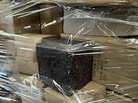 Pallet met inhoud diverse soorten en modellen kaarsen - afbeelding 5 van  7