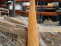 Pallet met inhoud diverse soorten en modellen kaarsen - afbeelding 6 van  7