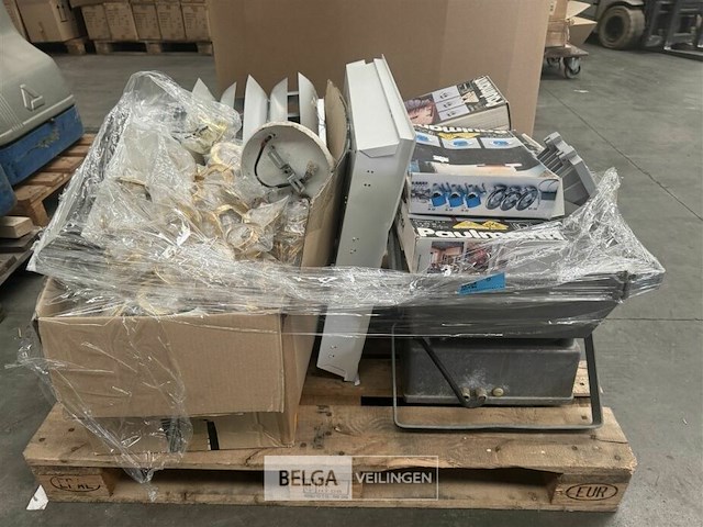 Pallet met inhoud diverse verliochting - afbeelding 2 van  7