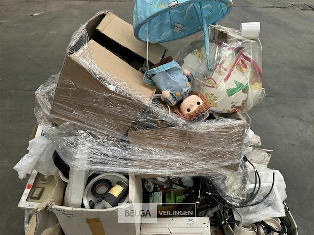 Pallet met inhoud ongecontroleerde goederen - afbeelding 5 van  6
