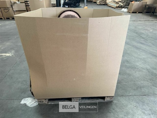 Pallet met inhoud ongecontroleerde goederen - afbeelding 1 van  7