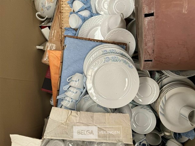 Pallet met inhoud ongecontroleerde goederen - afbeelding 4 van  7