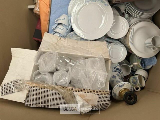 Pallet met inhoud ongecontroleerde goederen - afbeelding 5 van  7