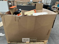 Pallet met inhoud ongecontroleerde goederen - afbeelding 2 van  8