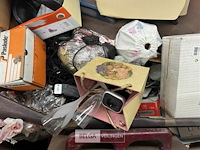 Pallet met inhoud ongecontroleerde goederen - afbeelding 6 van  8
