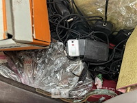 Pallet met inhoud ongecontroleerde goederen - afbeelding 7 van  8