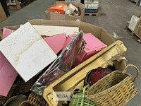 Pallet met inhoud ongecontroleerde goederen - afbeelding 3 van  8