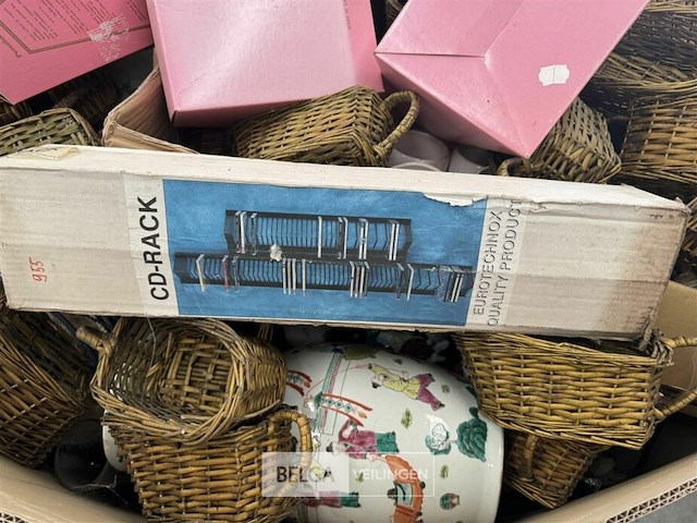 Pallet met inhoud ongecontroleerde goederen - afbeelding 5 van  8