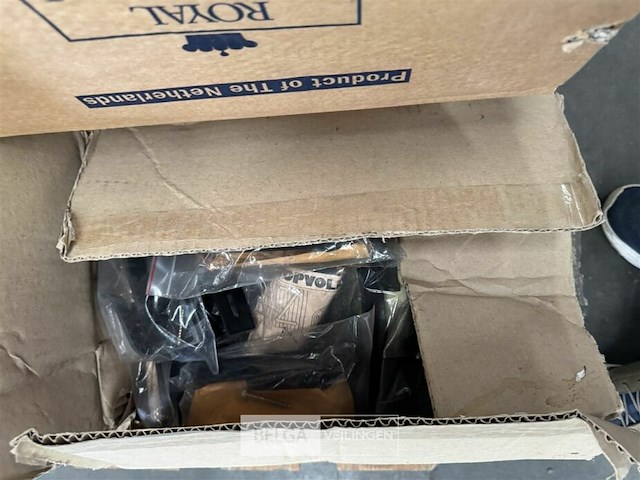 Pallet met inhoud ongecontroleerde goederen - afbeelding 4 van  9