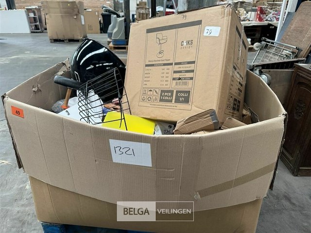 Pallet met inhoud ongecontroleerde retour goederen - afbeelding 2 van  3