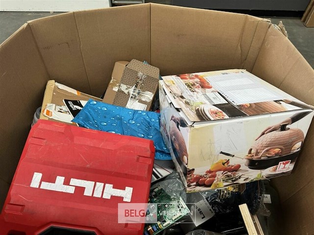 Pallet met inhoud ongecontroleerde retour goederen - afbeelding 5 van  6