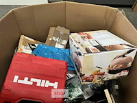 Pallet met inhoud ongecontroleerde retour goederen - afbeelding 5 van  6