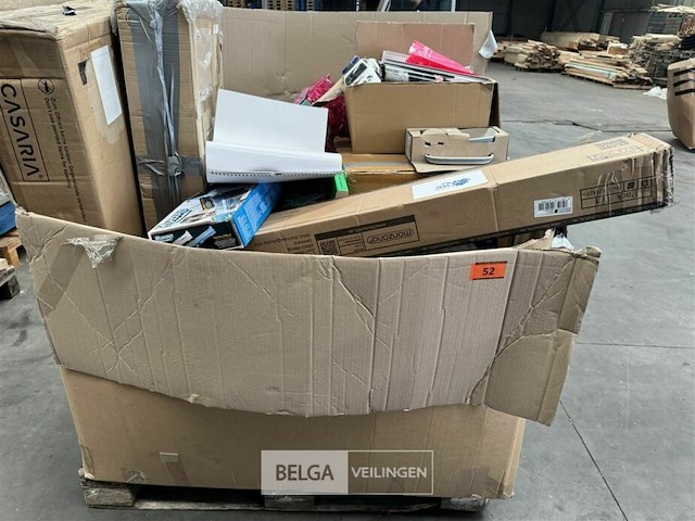 Pallet met inhoud ongecontroleerde retour goederen - afbeelding 1 van  7