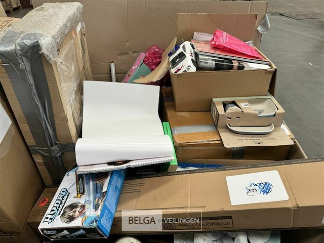 Pallet met inhoud ongecontroleerde retour goederen - afbeelding 3 van  7