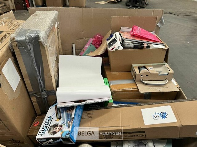 Pallet met inhoud ongecontroleerde retour goederen - afbeelding 4 van  7