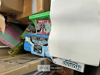 Pallet met inhoud ongecontroleerde retour goederen - afbeelding 6 van  7