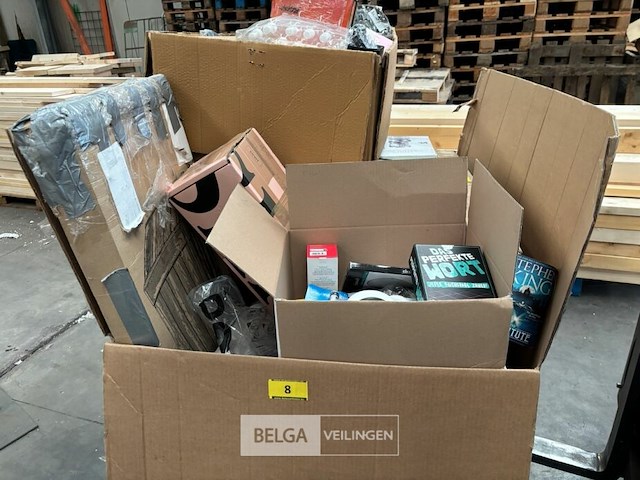 Pallet met inhoud ongecontroleerde retour goederen - afbeelding 1 van  9