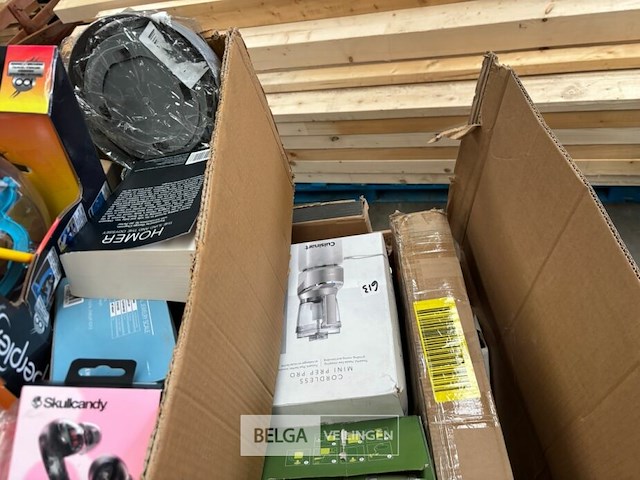 Pallet met inhoud ongecontroleerde retour goederen - afbeelding 5 van  9