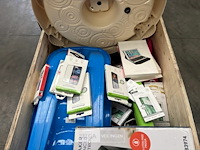 Pallet met inhoud ongecontroleerde retour goederen - afbeelding 4 van  6