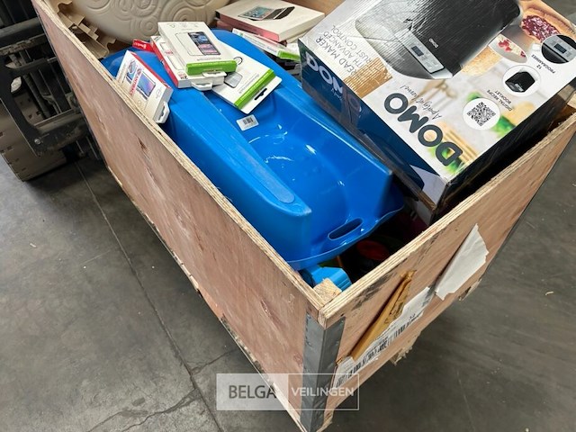 Pallet met inhoud ongecontroleerde retour goederen - afbeelding 5 van  6